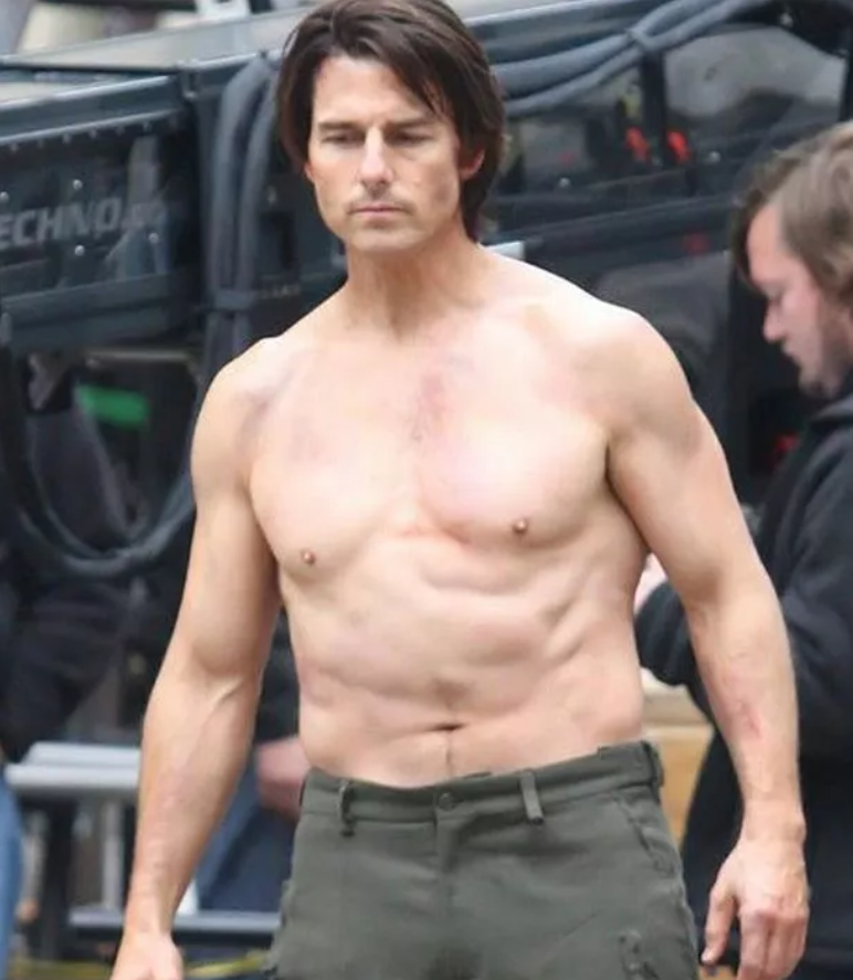 Tom Cruise Physical Appearance