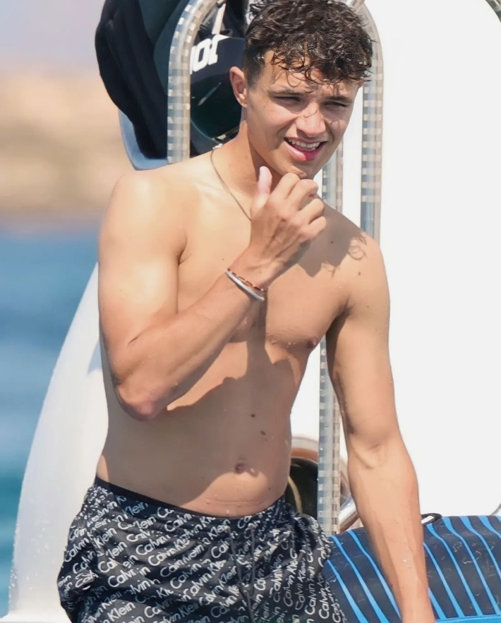 Lando Norris Physical Appearance